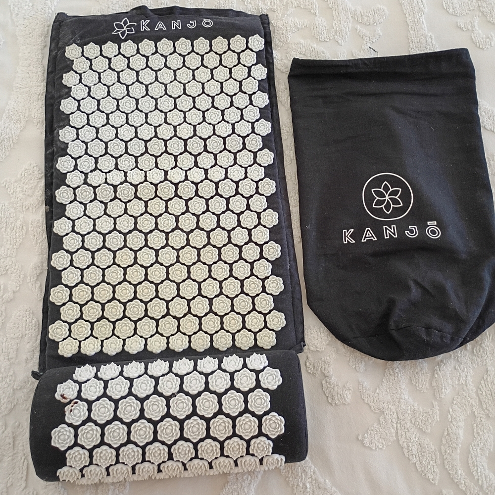 Kanjo Acupressure Mat & Pillow Set